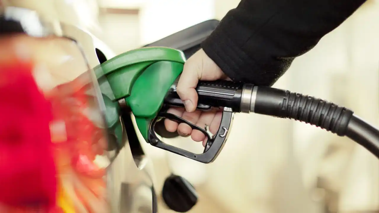 Harga Minyak Petrol 1 Liter Esok di Malaysia
